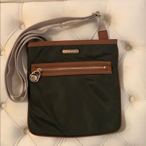 Woman Michael Kors crossbody bag